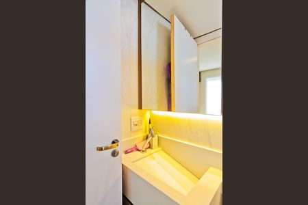 Apartamento à venda com 131m², 3 quartos e 2 vagas Apartamento à venda com 131m², 3 quartos e 2 vagasBanheiro da Suíte