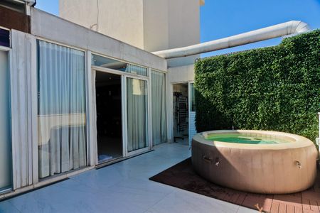Apartamento à venda com 131m², 3 quartos e 2 vagas Apartamento à venda com 131m², 3 quartos e 2 vagasÁrea externa