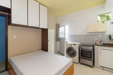 Sala/Quarto/Cozinha de kitnet/studio para alugar com 1 quarto, 25m² em Bangu, Rio de Janeiro