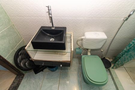 Banheiro de kitnet/studio para alugar com 1 quarto, 25m² em Bangu, Rio de Janeiro