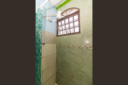 Banheiro de kitnet/studio para alugar com 1 quarto, 25m² em Bangu, Rio de Janeiro