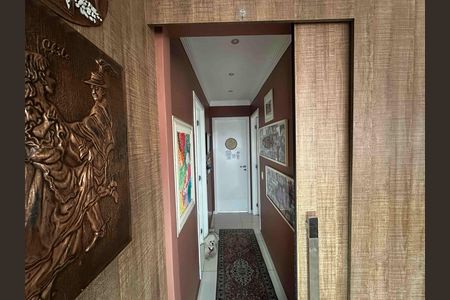 Apartamento para alugar com 144m², 2 quartos e 2 vagas Apartamento para alugar com 144m², 2 quartos e 2 vagasCorredor acesso aos quartos