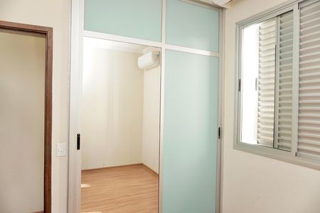 Apartamento à venda com 170m², 4 quartos e 2 vagas Apartamento à venda com 170m², 4 quartos e 2 vagasQuarto 2