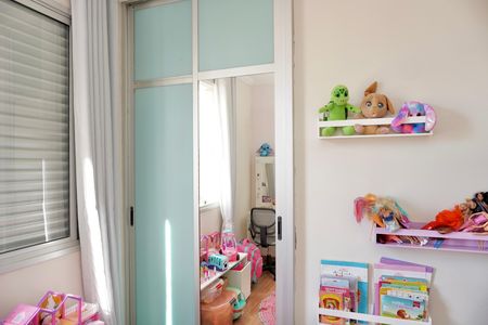 Apartamento à venda com 170m², 4 quartos e 2 vagas Apartamento à venda com 170m², 4 quartos e 2 vagasQuarto 1