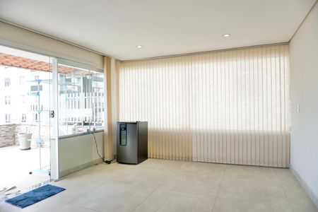 Apartamento à venda com 170m², 4 quartos e 2 vagas Apartamento à venda com 170m², 4 quartos e 2 vagasSala 2 (cobertura)
