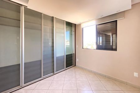 Apartamento à venda com 161m², 3 quartos e 2 vagas Apartamento à venda com 161m², 3 quartos e 2 vagasSuite