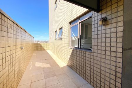 Apartamento à venda com 161m², 3 quartos e 2 vagas Apartamento à venda com 161m², 3 quartos e 2 vagasVaranda de Serviço