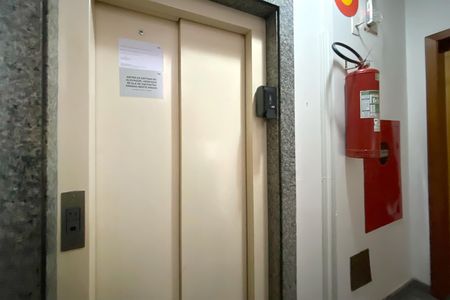Apartamento à venda com 161m², 3 quartos e 2 vagas Apartamento à venda com 161m², 3 quartos e 2 vagasElevador