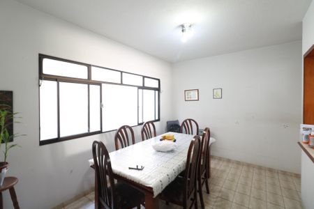 Casa à venda com 350m², 3 quartos e 3 vagas Casa à venda com 350m², 3 quartos e 3 vagasCasa 2