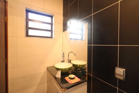 Casa à venda com 350m², 3 quartos e 3 vagas Casa à venda com 350m², 3 quartos e 3 vagasBanheiro da Área Gourmet