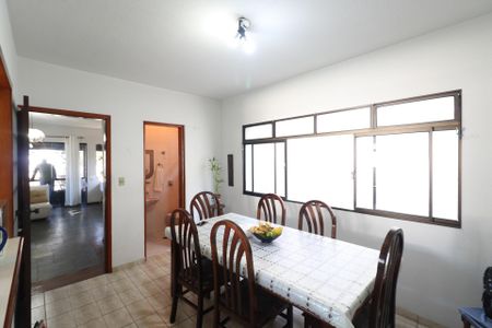 Casa à venda com 350m², 3 quartos e 3 vagas Casa à venda com 350m², 3 quartos e 3 vagasCasa 2