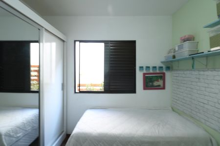 Casa à venda com 350m², 3 quartos e 3 vagas Casa à venda com 350m², 3 quartos e 3 vagasQuarto 2