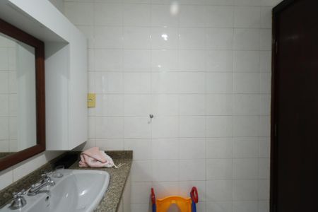 Casa à venda com 350m², 3 quartos e 3 vagas Casa à venda com 350m², 3 quartos e 3 vagasBanheiro Social