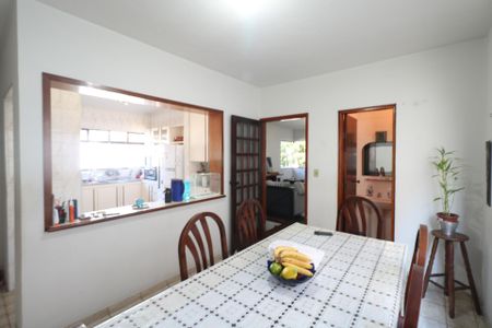 Casa à venda com 350m², 3 quartos e 3 vagas Casa à venda com 350m², 3 quartos e 3 vagasCasa 2