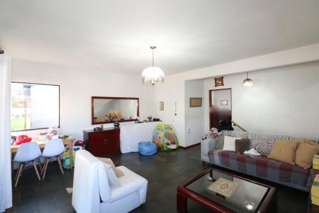 Casa à venda com 350m², 3 quartos e 3 vagas Casa à venda com 350m², 3 quartos e 3 vagasCasa 2