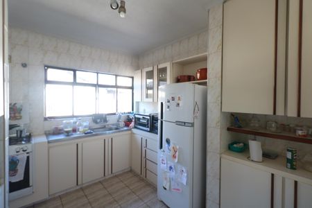 Casa à venda com 350m², 3 quartos e 3 vagas Casa à venda com 350m², 3 quartos e 3 vagasCasa 2