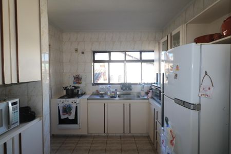 Casa à venda com 350m², 3 quartos e 3 vagas Casa à venda com 350m², 3 quartos e 3 vagasCasa 2
