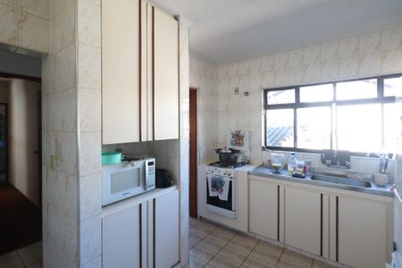 Casa à venda com 350m², 3 quartos e 3 vagas Casa à venda com 350m², 3 quartos e 3 vagasCasa 2
