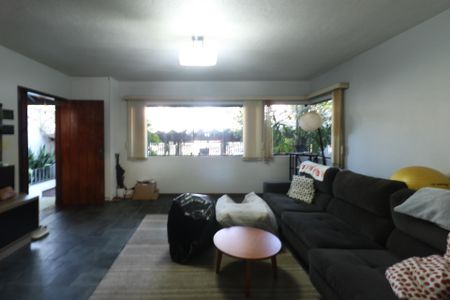 Casa à venda com 350m², 3 quartos e 3 vagas Casa à venda com 350m², 3 quartos e 3 vagasSala