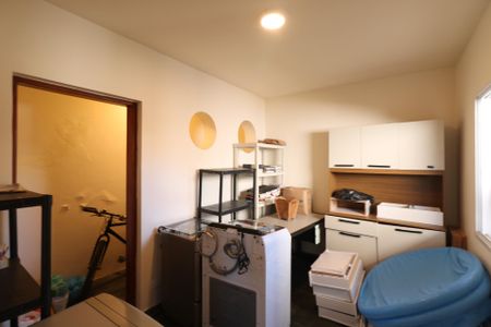 Casa à venda com 350m², 3 quartos e 3 vagas Casa à venda com 350m², 3 quartos e 3 vagasQuarto de Serviço