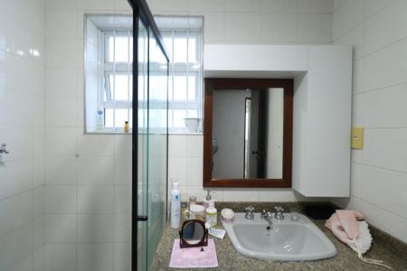 Casa à venda com 350m², 3 quartos e 3 vagas Casa à venda com 350m², 3 quartos e 3 vagasBanheiro Social