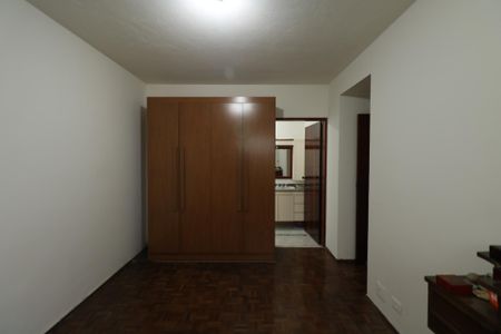 Casa à venda com 350m², 3 quartos e 3 vagas Casa à venda com 350m², 3 quartos e 3 vagasSuíte