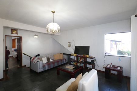 Casa à venda com 350m², 3 quartos e 3 vagas Casa à venda com 350m², 3 quartos e 3 vagasCasa 2