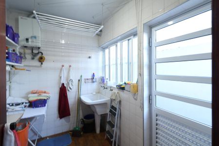 Casa à venda com 350m², 3 quartos e 3 vagas Casa à venda com 350m², 3 quartos e 3 vagasÁrea de Serviço