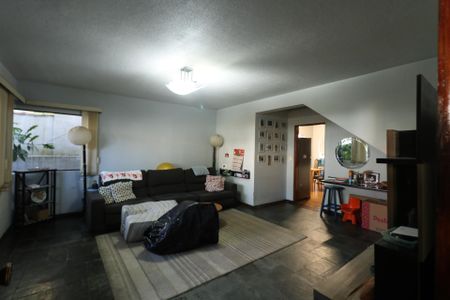 Casa à venda com 350m², 3 quartos e 3 vagas Casa à venda com 350m², 3 quartos e 3 vagasSala