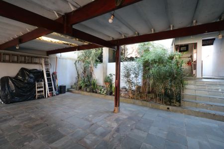 Casa à venda com 350m², 3 quartos e 3 vagas Casa à venda com 350m², 3 quartos e 3 vagasGaragem