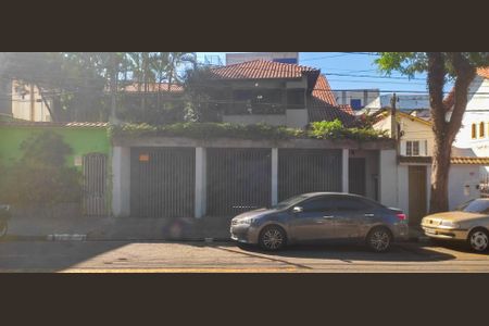 Casa à venda com 350m², 3 quartos e 3 vagas Casa à venda com 350m², 3 quartos e 3 vagasFachada