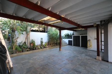 Casa à venda com 350m², 3 quartos e 3 vagas Casa à venda com 350m², 3 quartos e 3 vagasGaragem