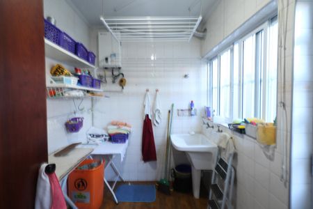 Casa à venda com 350m², 3 quartos e 3 vagas Casa à venda com 350m², 3 quartos e 3 vagasÁrea de Serviço