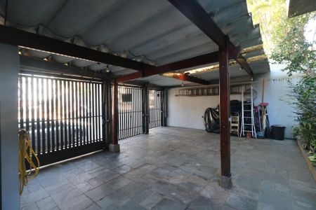 Casa à venda com 350m², 3 quartos e 3 vagas Casa à venda com 350m², 3 quartos e 3 vagasGaragem