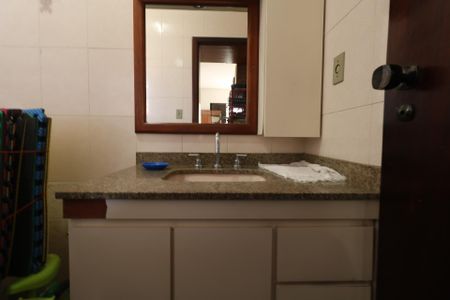 Casa à venda com 350m², 3 quartos e 3 vagas Casa à venda com 350m², 3 quartos e 3 vagasCasa 2