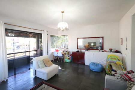 Casa à venda com 350m², 3 quartos e 3 vagas Casa à venda com 350m², 3 quartos e 3 vagasCasa 2
