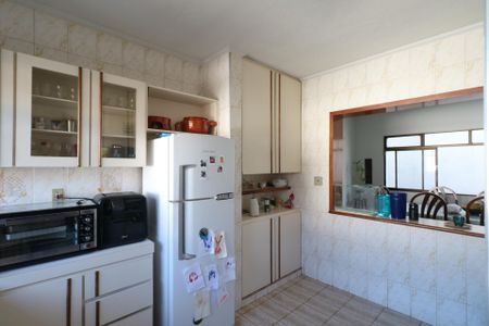 Casa à venda com 350m², 3 quartos e 3 vagas Casa à venda com 350m², 3 quartos e 3 vagasCasa 2