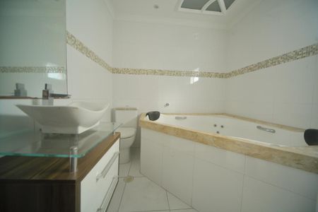 Casa para alugar com 177m², 3 quartos e 3 vagasBanheiro da Suíte 