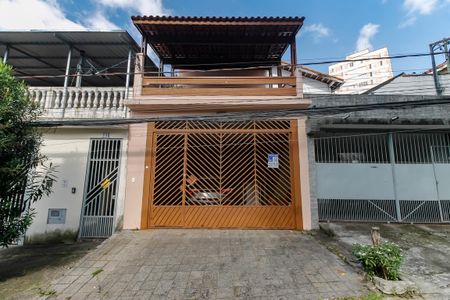 Casa à venda com 200m², 3 quartos e 2 vagas Casa à venda com 200m², 3 quartos e 2 vagasFachada