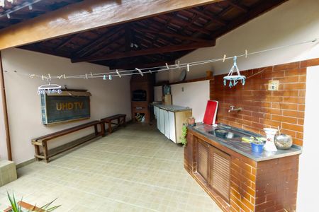 Casa à venda com 200m², 3 quartos e 2 vagas Casa à venda com 200m², 3 quartos e 2 vagasChurrasqueira