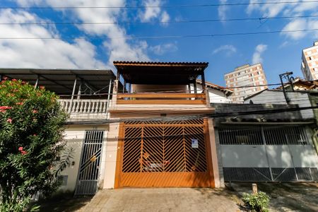 Casa à venda com 200m², 3 quartos e 2 vagas Casa à venda com 200m², 3 quartos e 2 vagasFachada