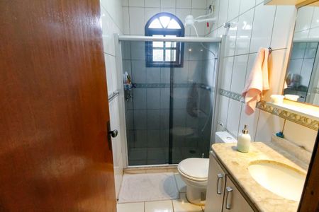 Casa à venda com 200m², 3 quartos e 2 vagas Casa à venda com 200m², 3 quartos e 2 vagasBanheiro