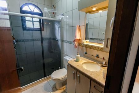 Banheiro de casa à venda com 3 quartos, 200m² em Jardim Piracuama, São Paulo