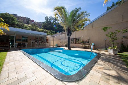 Casa para alugar com 235m², 4 quartos e 7 vagas Casa para alugar com 235m², 4 quartos e 7 vagasPISCINA