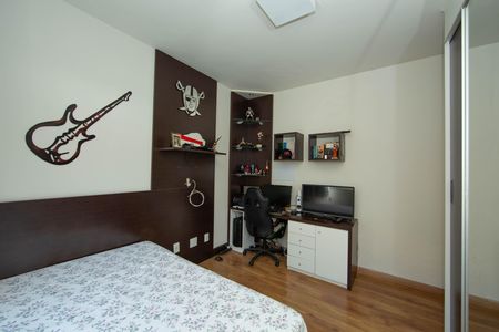 Casa para alugar com 235m², 4 quartos e 7 vagas Casa para alugar com 235m², 4 quartos e 7 vagasQUARTO4