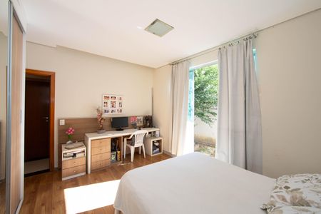 Casa para alugar com 235m², 4 quartos e 7 vagas Casa para alugar com 235m², 4 quartos e 7 vagasQUARTO3