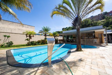 Casa para alugar com 235m², 4 quartos e 7 vagas Casa para alugar com 235m², 4 quartos e 7 vagasPISCINA