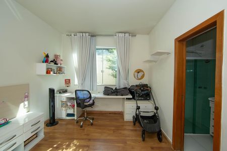 Casa para alugar com 235m², 4 quartos e 7 vagas Casa para alugar com 235m², 4 quartos e 7 vagasQUARTO1