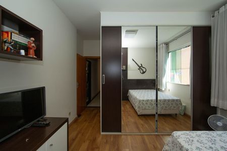 Casa para alugar com 235m², 4 quartos e 7 vagas Casa para alugar com 235m², 4 quartos e 7 vagasQUARTO4