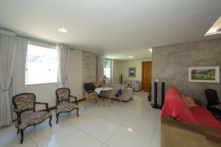 SALA de casa para alugar com 4 quartos, 235m² em Estoril, Belo Horizonte